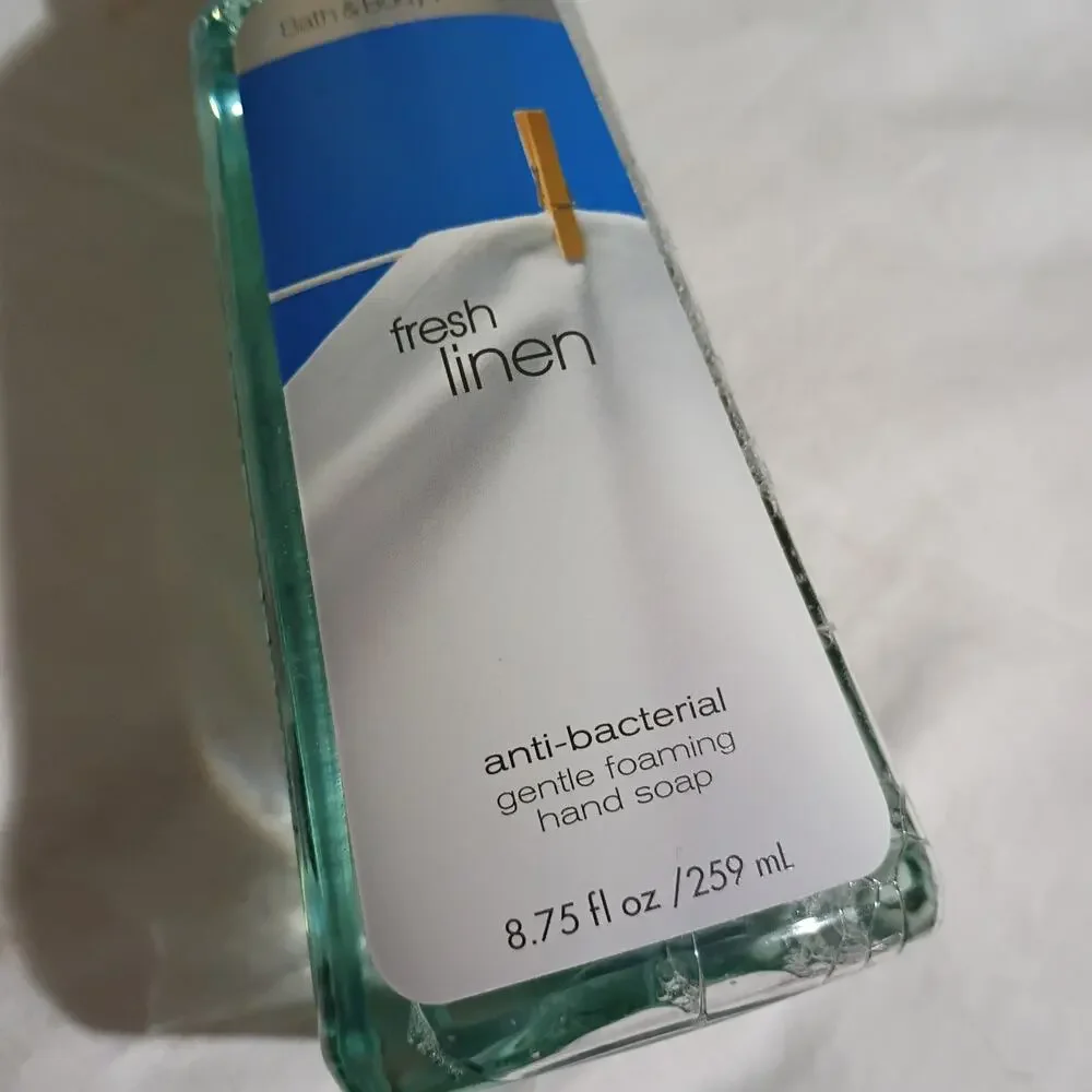 Bath & Body Works Fresh Linen Anti-Bacterial Gentle Foaming Hand Soap 8.75 fl oz